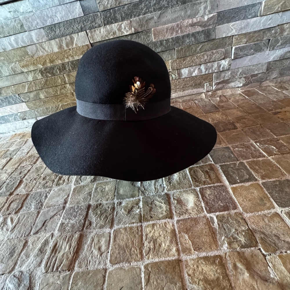 Steve Madden Elegant Black Wide-Brim Hat - Picture 3 of 5